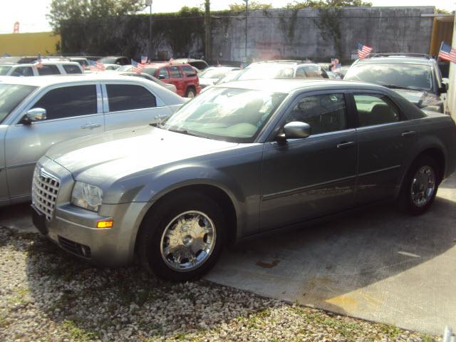 Chrysler 300C 2005 photo 2