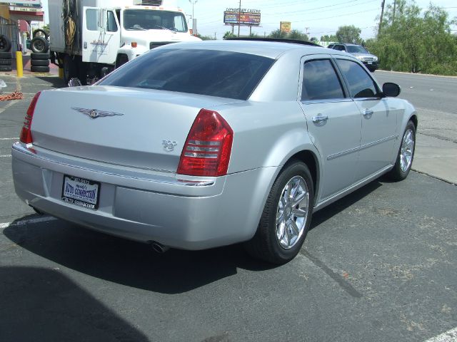 Chrysler 300C 2005 photo 2