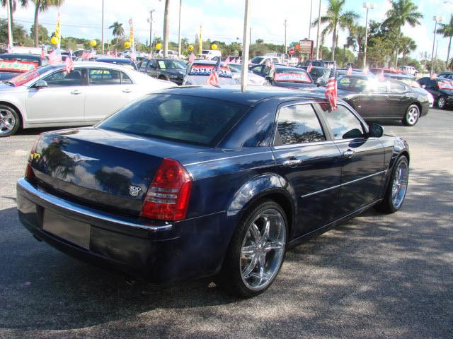 Chrysler 300C 2005 photo 2