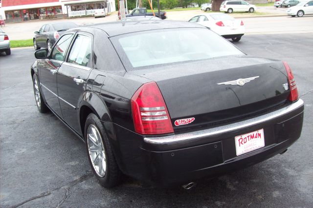 Chrysler 300C 2005 photo 11