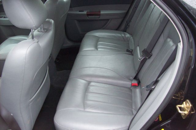 Chrysler 300C 2005 photo 13