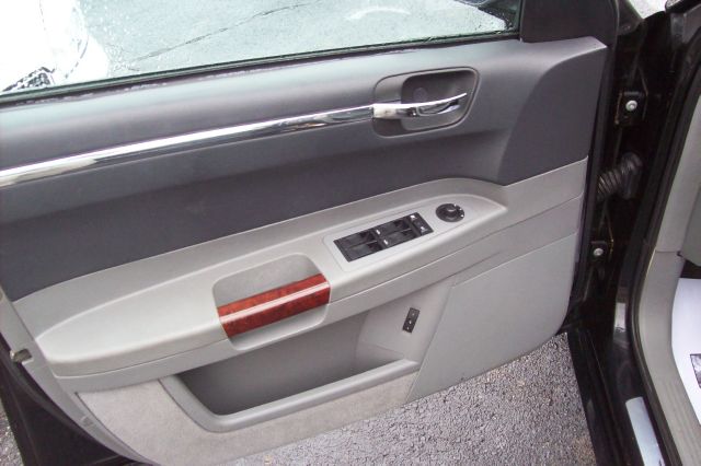 Chrysler 300C 2005 photo 2