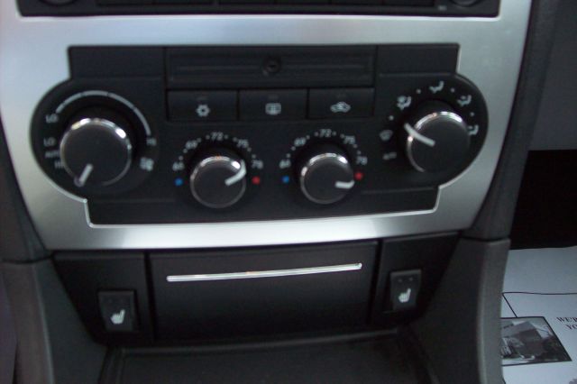 Chrysler 300C 2005 photo 9