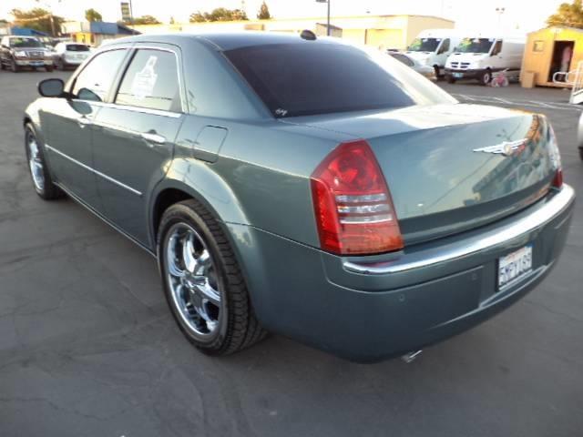 Chrysler 300C Regular Cab Sedan