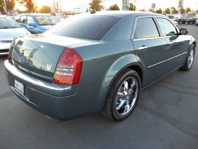 Chrysler 300C 2005 photo 1