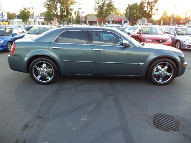 Chrysler 300C 2005 photo 2