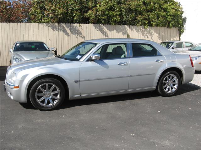 Chrysler 300C Base Sedan