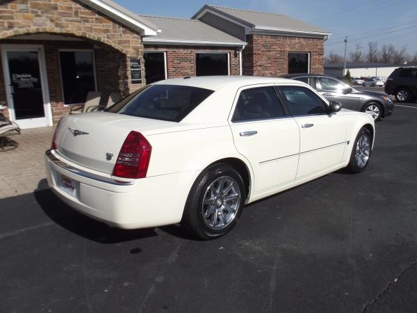 Chrysler 300C 2005 photo 10