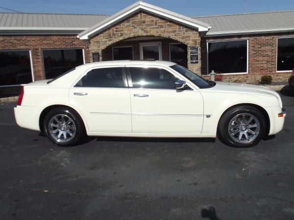 Chrysler 300C 2005 photo 11