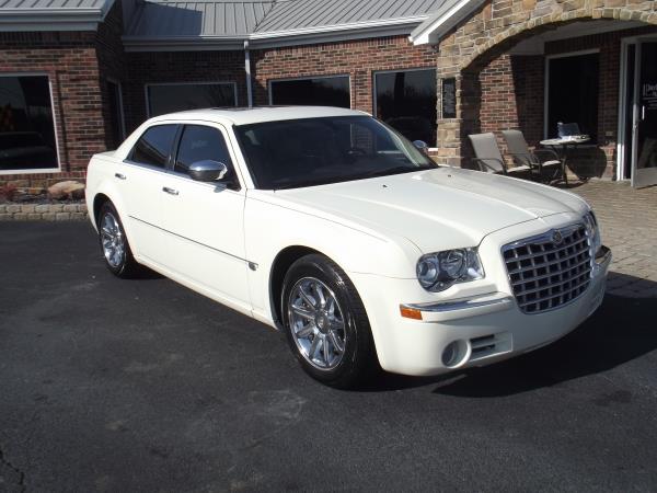 Chrysler 300C 2005 photo 12