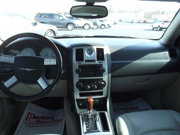 Chrysler 300C 2005 photo 14