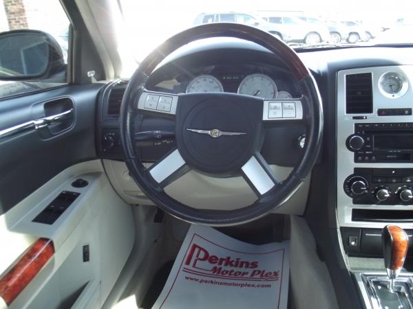 Chrysler 300C 2005 photo 9