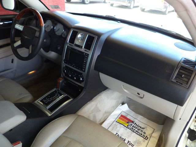 Chrysler 300C 2005 photo 11