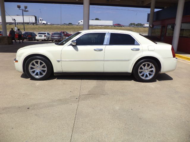 Chrysler 300C 2005 photo 16