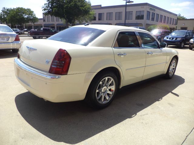 Chrysler 300C 2005 photo 17