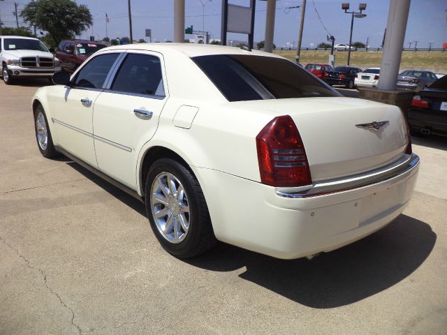 Chrysler 300C 2005 photo 21