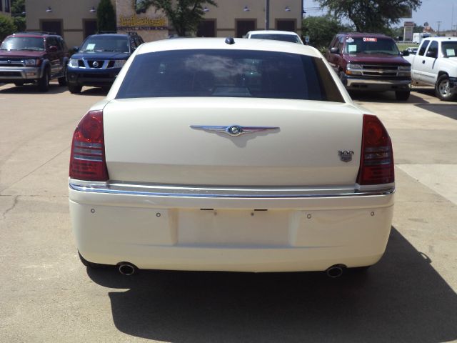 Chrysler 300C 2005 photo 24