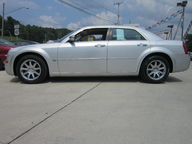 Chrysler 300C 2005 photo 2