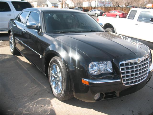 Chrysler 300C Base Sedan