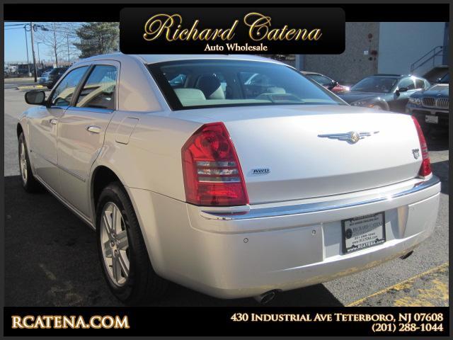 Chrysler 300C 2005 photo 2