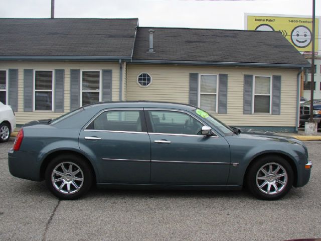 Chrysler 300C Regular Cab Sedan