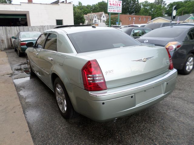 Chrysler 300C Regular Cab Sedan