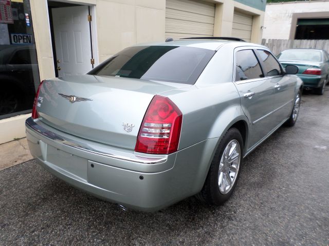 Chrysler 300C 2005 photo 22