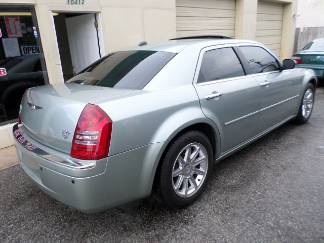 Chrysler 300C 2005 photo 24