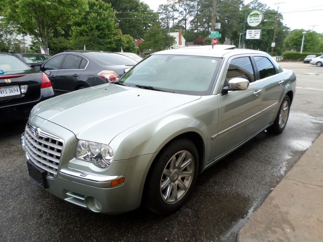 Chrysler 300C 2005 photo 28