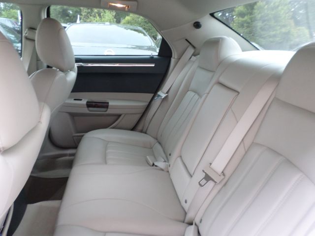 Chrysler 300C 2005 photo 29