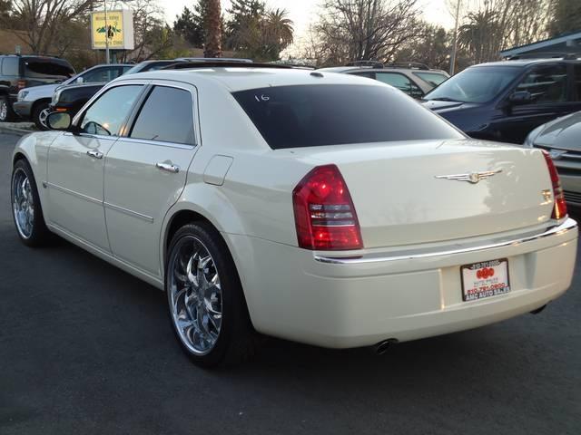 Chrysler 300C 2006 photo 2