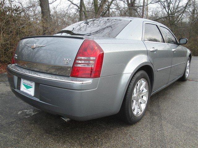 Chrysler 300C 2006 photo 2