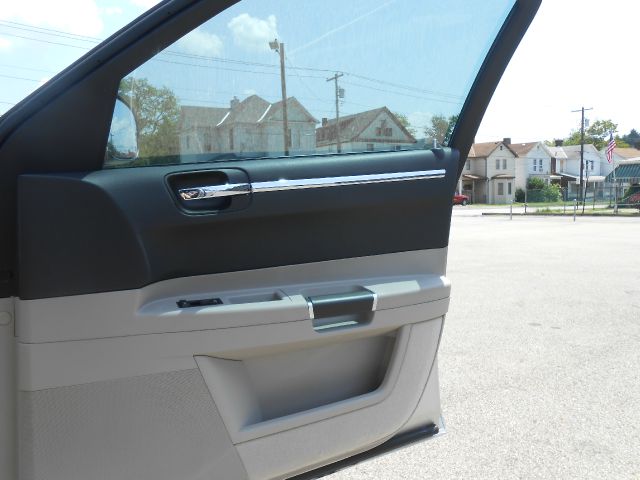 Chrysler 300C 2006 photo 28