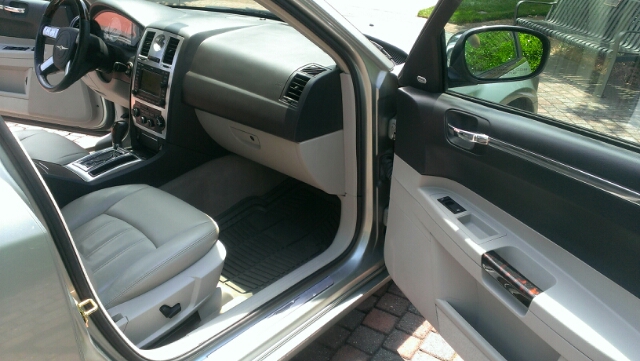 Chrysler 300C 2006 photo 12