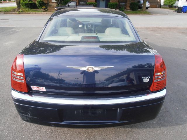 Chrysler 300C 2006 photo 12