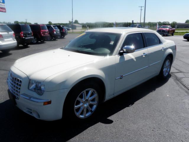 Chrysler 300C Regular Cab Sedan