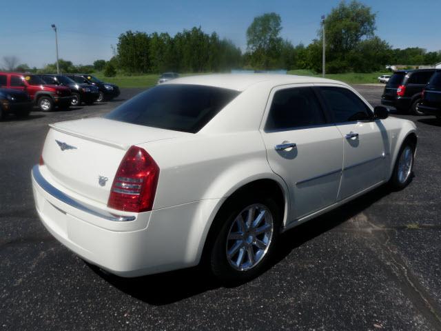 Chrysler 300C 2006 photo 2