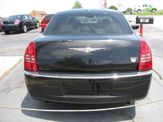 Chrysler 300C 2006 photo 2