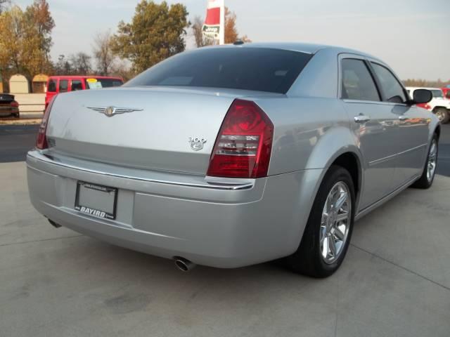 Chrysler 300C 2006 photo 2