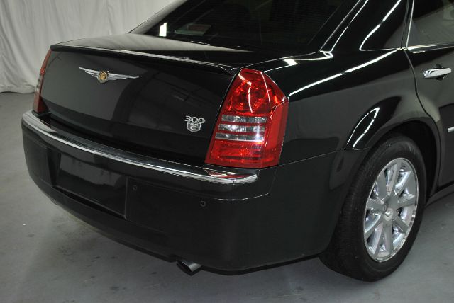 Chrysler 300C 2006 photo 19