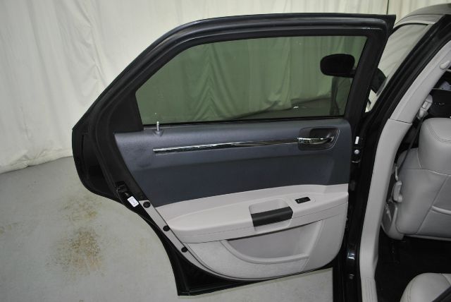 Chrysler 300C 2006 photo 52