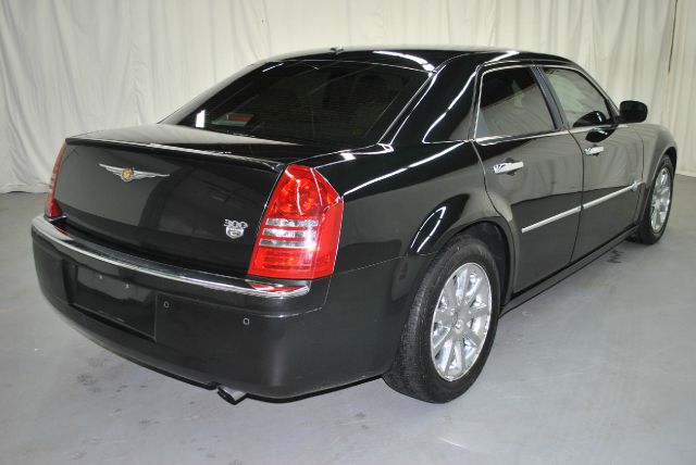 Chrysler 300C 2006 photo 57