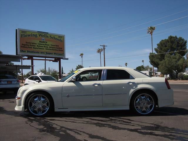 Chrysler 300C 2006 photo 2