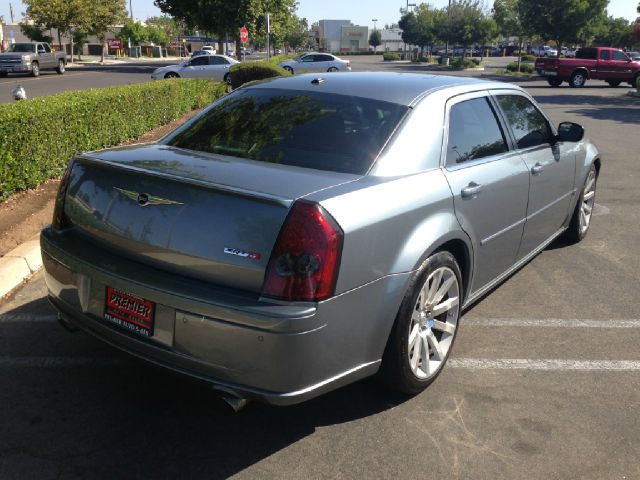 Chrysler 300C 2006 photo 2