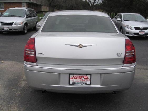 Chrysler 300C 2006 photo 11