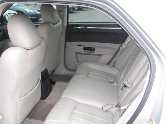 Chrysler 300C 2006 photo 8