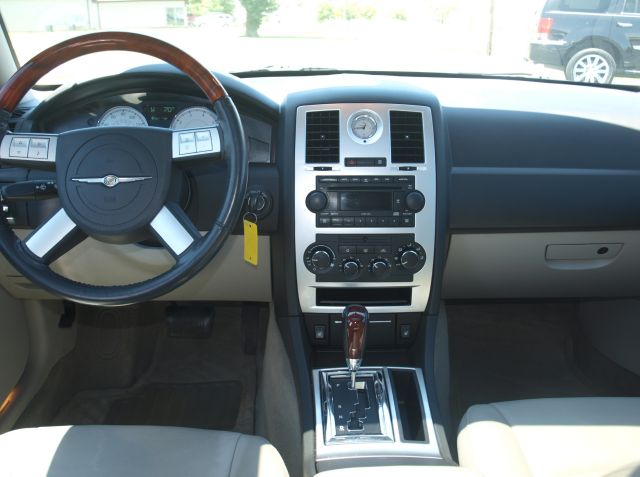 Chrysler 300C 2006 photo 13