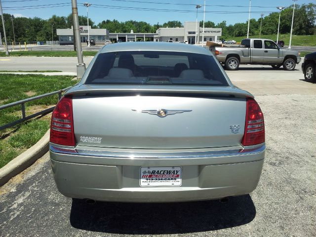 Chrysler 300C 2006 photo 12