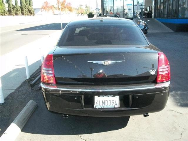 Chrysler 300C 2006 photo 2