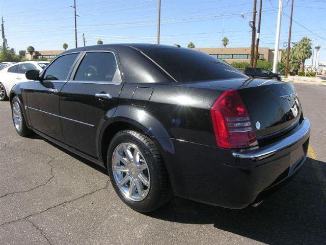 Chrysler 300C 2006 photo 2